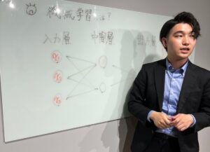 【社会人インタビュー】AI教育の最前線、キカガク社で活躍する理系学部卒篠原さんの軌跡